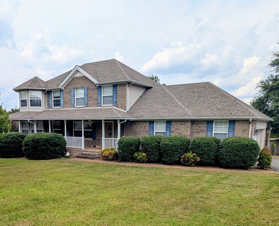 1609 Lydia Ct in Spring Hill, TN - Building Photo