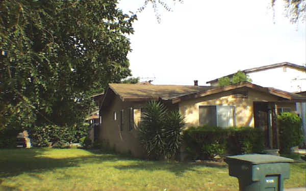 8430-8432 1/2 Virginia Ave in South Gate, CA - Building Photo