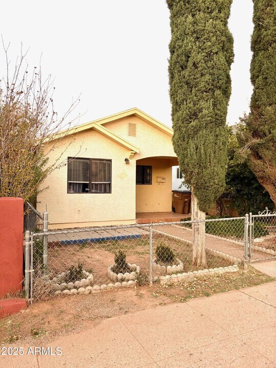 814 E 13th St in Douglas, AZ - Building Photo