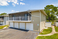 Pine Shadows Condos in Orlando, FL - Foto de edificio - Building Photo