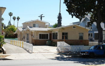 726-732 S Wilton Pl in Los Angeles, CA - Foto de edificio - Building Photo