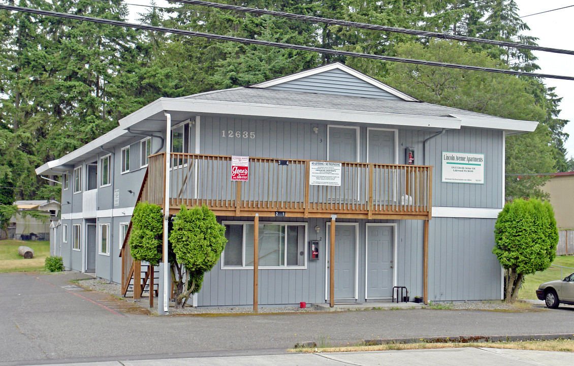 Vega Apartments in Tacoma, WA - Building Photo