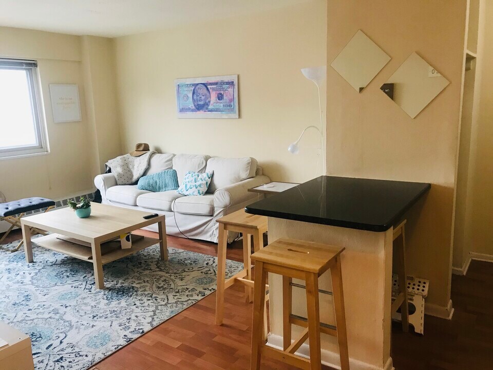 2101 Chestnut, Unit 1713 in Philadelphia, PA - Building Photo