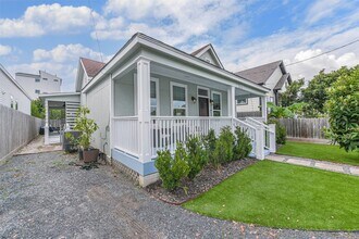 213 N Hutcheson St in Houston, TX - Building Photo - Building Photo