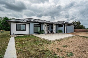 177 Maldonado Trail in Del Valle, TX - Building Photo