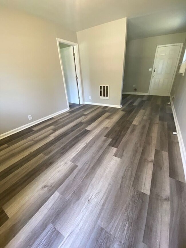 114 Hadley Dr, Unit B in Clarksville, TN - Building Photo - Building Photo