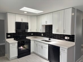 831 Cambridge Ave in Matteson, IL - Building Photo - Building Photo