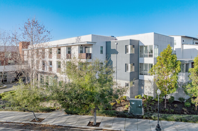 Parkside Studios in Sunnyvale, CA - Foto de edificio - Building Photo