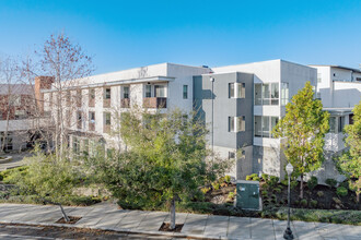 Parkside Studios in Sunnyvale, CA - Foto de edificio - Building Photo