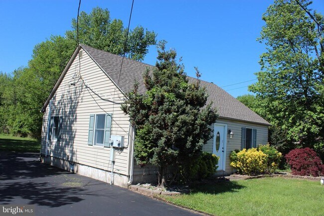 property at 23 Elbo Ln