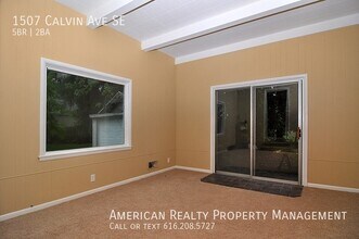 1507 Calvin Ave SE in Grand Rapids, MI - Building Photo - Building Photo