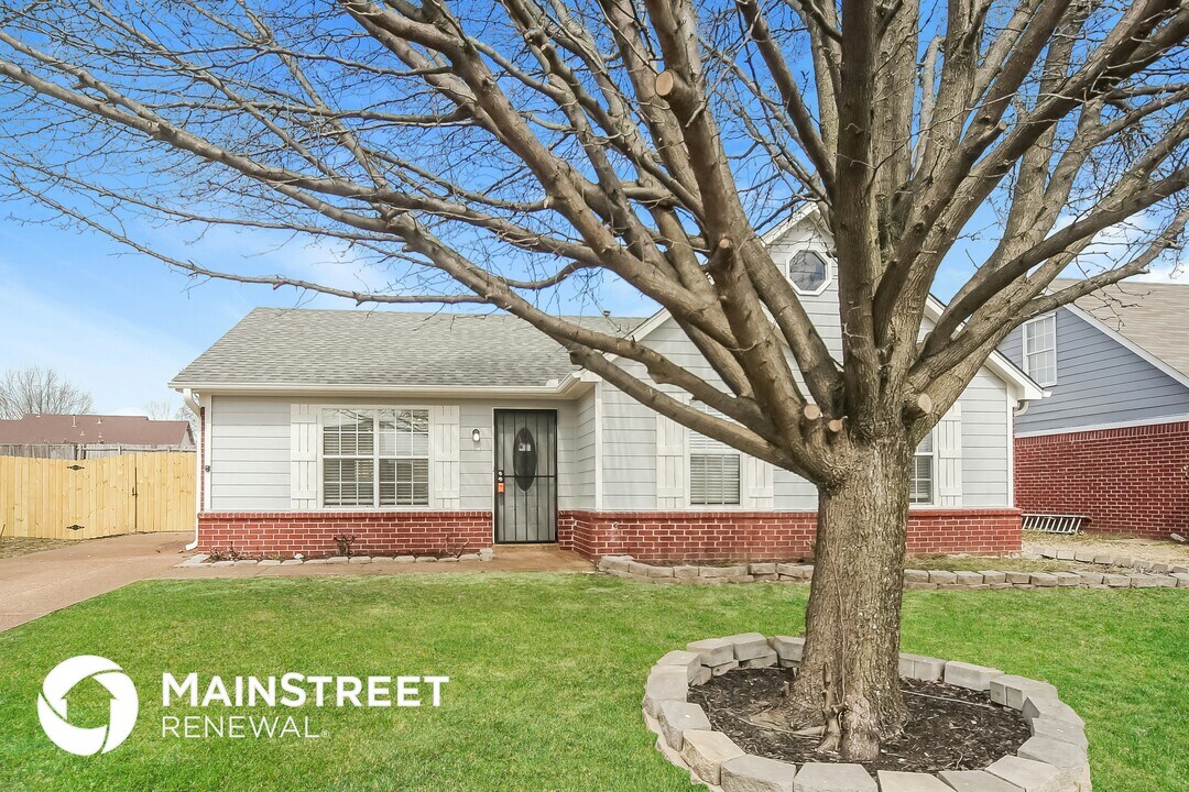 4238 Shadow Glen Dr in Horn Lake, MS - Building Photo