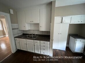 3638 Glencairn Rd in Shaker Heights, OH - Building Photo - Building Photo