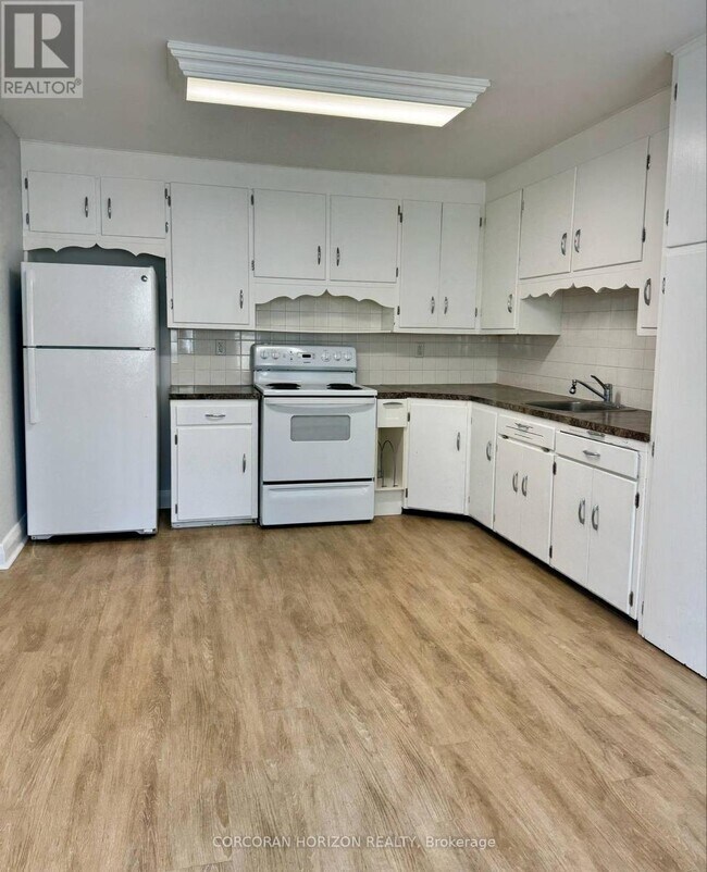 52 Walter St in Kitchener, ON - Building Photo - Building Photo