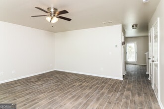 404 Scenic View Ct in Villa Rica, GA - Building Photo - Building Photo