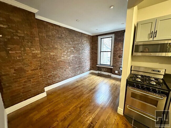 E 13TH ST., Unit 4E in New York, NY - Building Photo - Building Photo