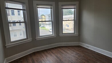1518 Pembroke St, Unit 2R in Bridgeport, CT - Building Photo - Building Photo