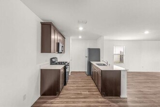 340 Red Rock Trl in Haslet, TX - Foto de edificio - Building Photo