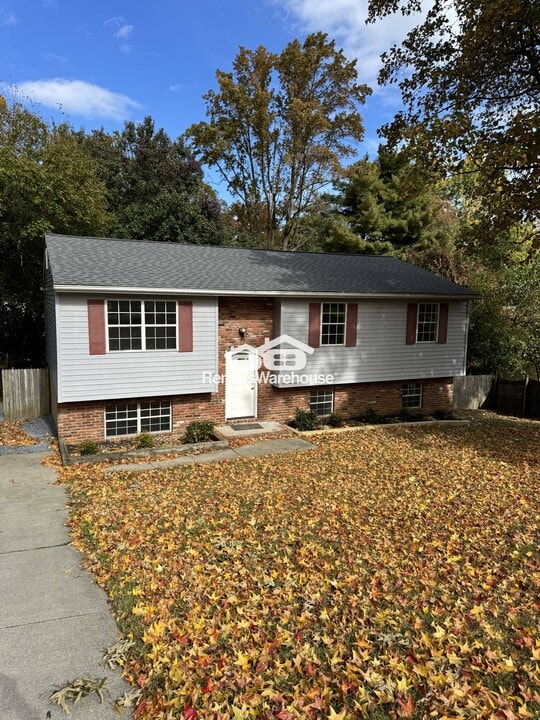 1088 Crestview Dr in Annapolis, MD - Building Photo