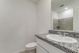 609 Vicksburg Dr in Ennis, TX - Building Photo - Building Photo