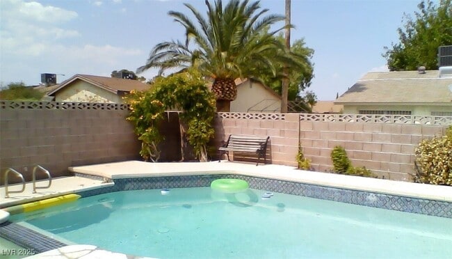 6270 W Arcadia Ave in Las Vegas, NV - Building Photo - Building Photo