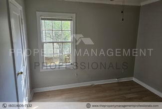 1025 Combs St in Jackson, MS - Building Photo - Building Photo