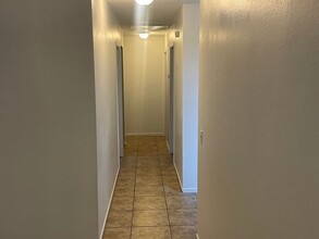 2408 Miria Dr in Bakersfield, CA - Foto de edificio - Building Photo