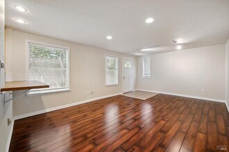 711 San Anselmo Ave in San Anselmo, CA - Building Photo - Building Photo