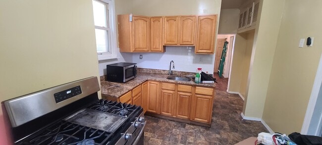 200 Van Nostrand Ave, Unit 2