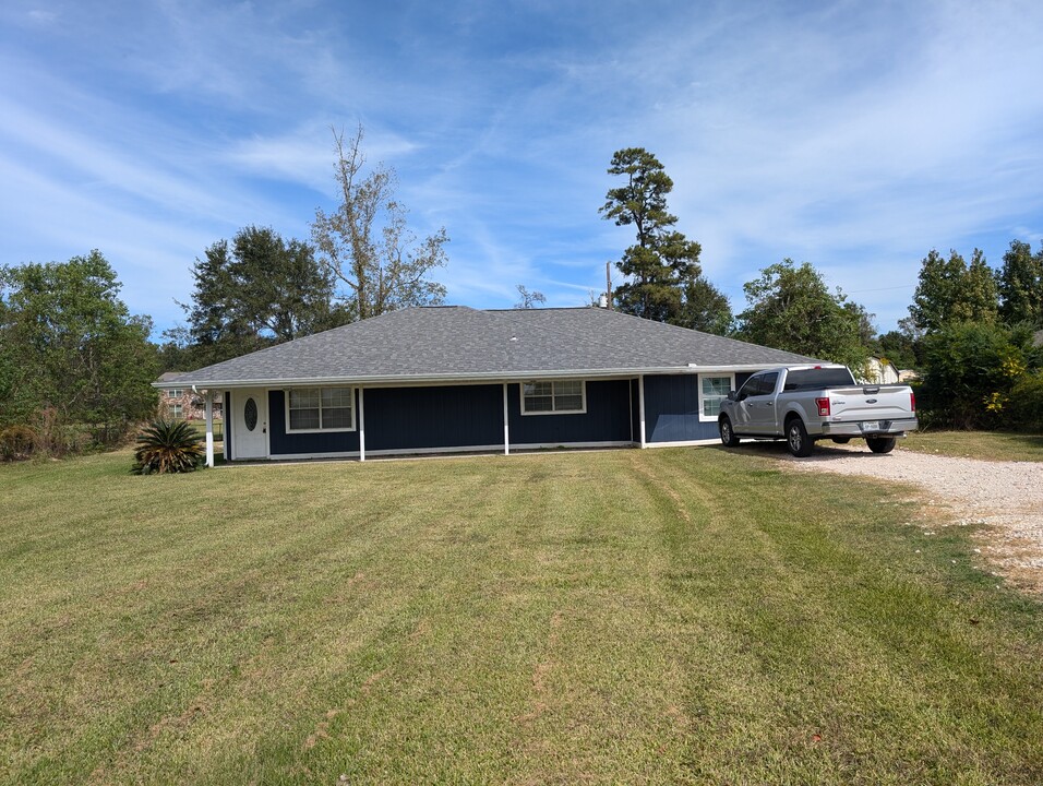 8252 I-10 in Orange, TX - Building Photo