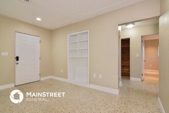 2944 Upper Tangelo Dr in Sarasota, FL - Foto de edificio - Building Photo