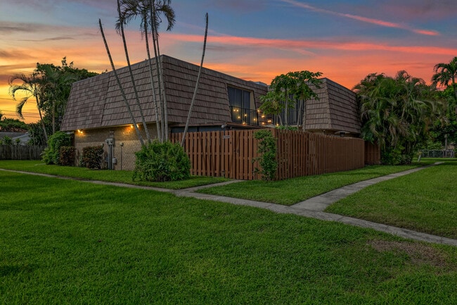 property at 923 Springdale Cir