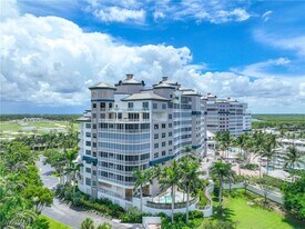 13675 Vanderbilt Dr in Naples, FL - Building Photo