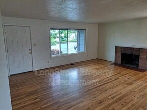 1930 NW Kings Blvd in Corvallis, OR - Building Photo - Building Photo