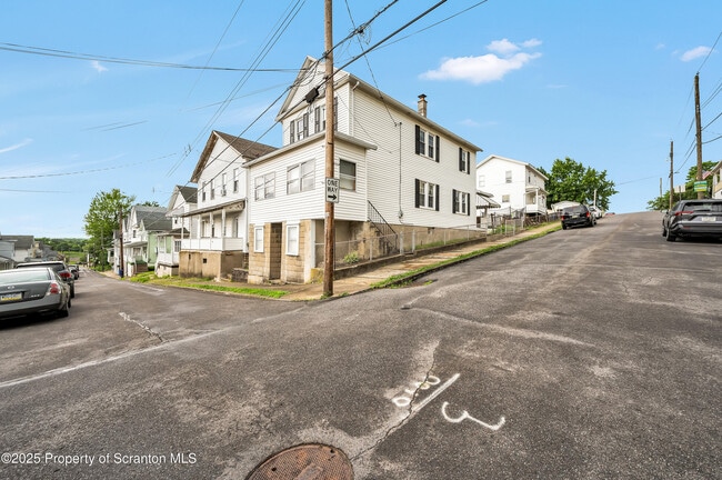 100 Short St in Edwardsville, PA - Building Photo - Building Photo