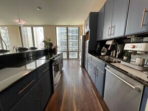 2 E Erie St in Chicago, IL - Building Photo - Building Photo
