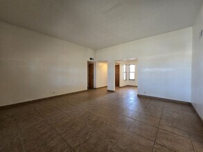 2300 Calle Brocha in Santa Fe, NM - Foto de edificio - Building Photo