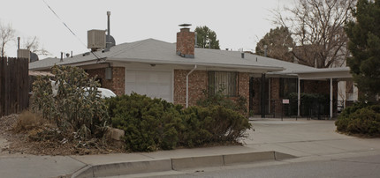 314-320 Alvarado Dr NE in Albuquerque, NM - Building Photo - Building Photo