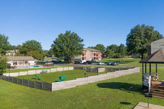 Applewood At The Cove Apartments in Kansas City, MO - Building Photo - Building Photo