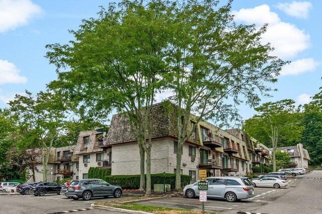 555 Central Park Ave, Unit 352 in Scarsdale, NY - Building Photo - Building Photo