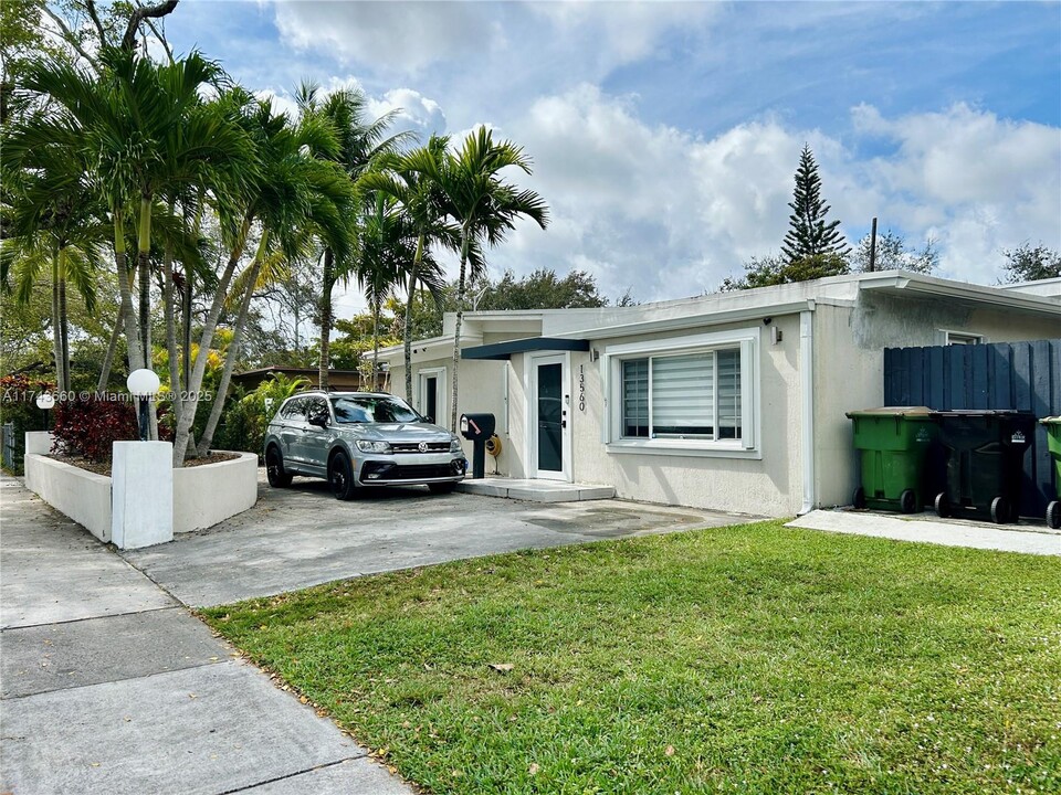 13560 NW 2nd Ave in North Miami, FL - Building Photo