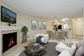 Bridle Trails in Kirkland, WA - Foto de edificio - Building Photo