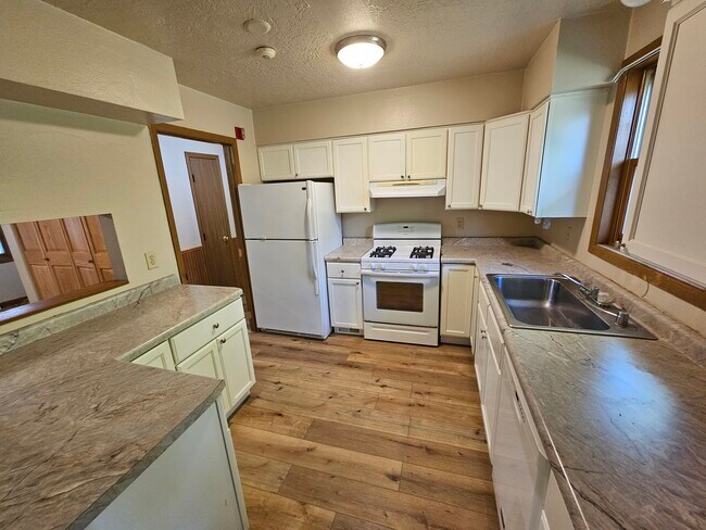 531 Lakeshore Ct in Weyauwega, WI - Foto de edificio - Building Photo