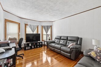 483 Broadway in Medford, MA - Building Photo - Building Photo