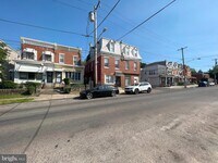402 E Walnut Ln photo'