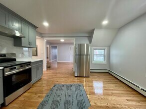 6 Bromfield St, Unit 2 in Quincy, MA - Foto de edificio - Building Photo