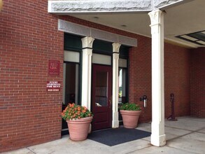 40 Hanover St in Manchester, NH - Foto de edificio - Building Photo