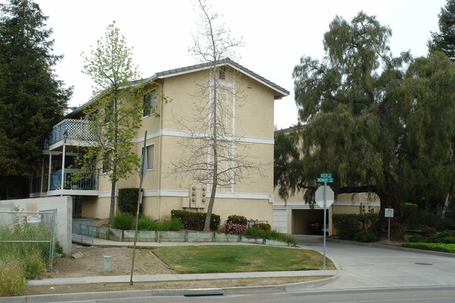 1467 Mowry Ave in Fremont, CA - Foto de edificio - Building Photo