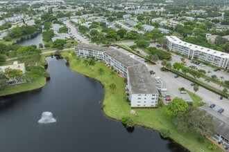 Oakridge Condominiums in Deerfield Beach, FL - Building Photo - Building Photo