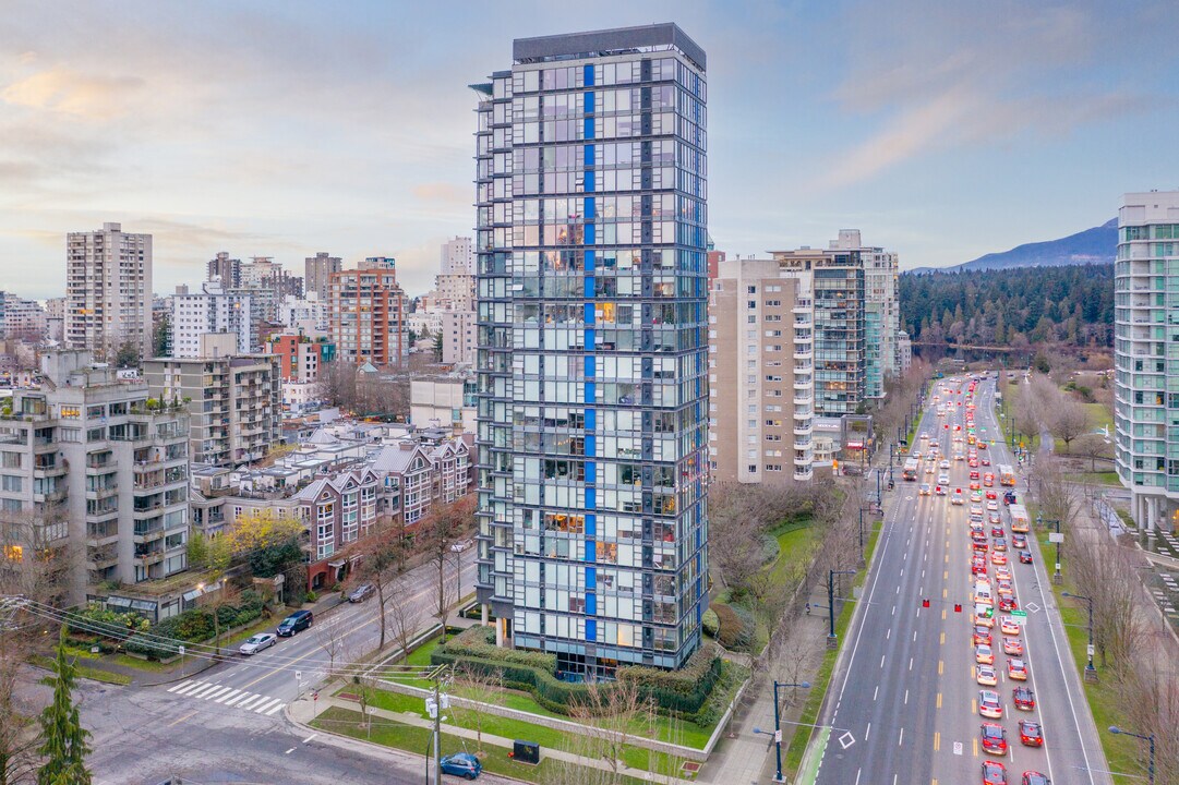 The Park in Vancouver, BC - Building Photo